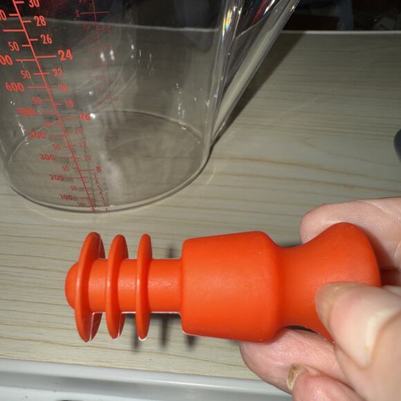 OXO Good Grips 4 Cup Fat Separator with Strainer Stopper - Picture 5 of 5
